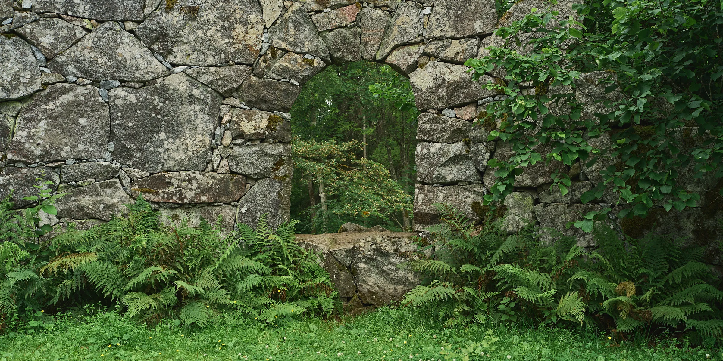 HIDDEN PLACES, Teos 085, 2026