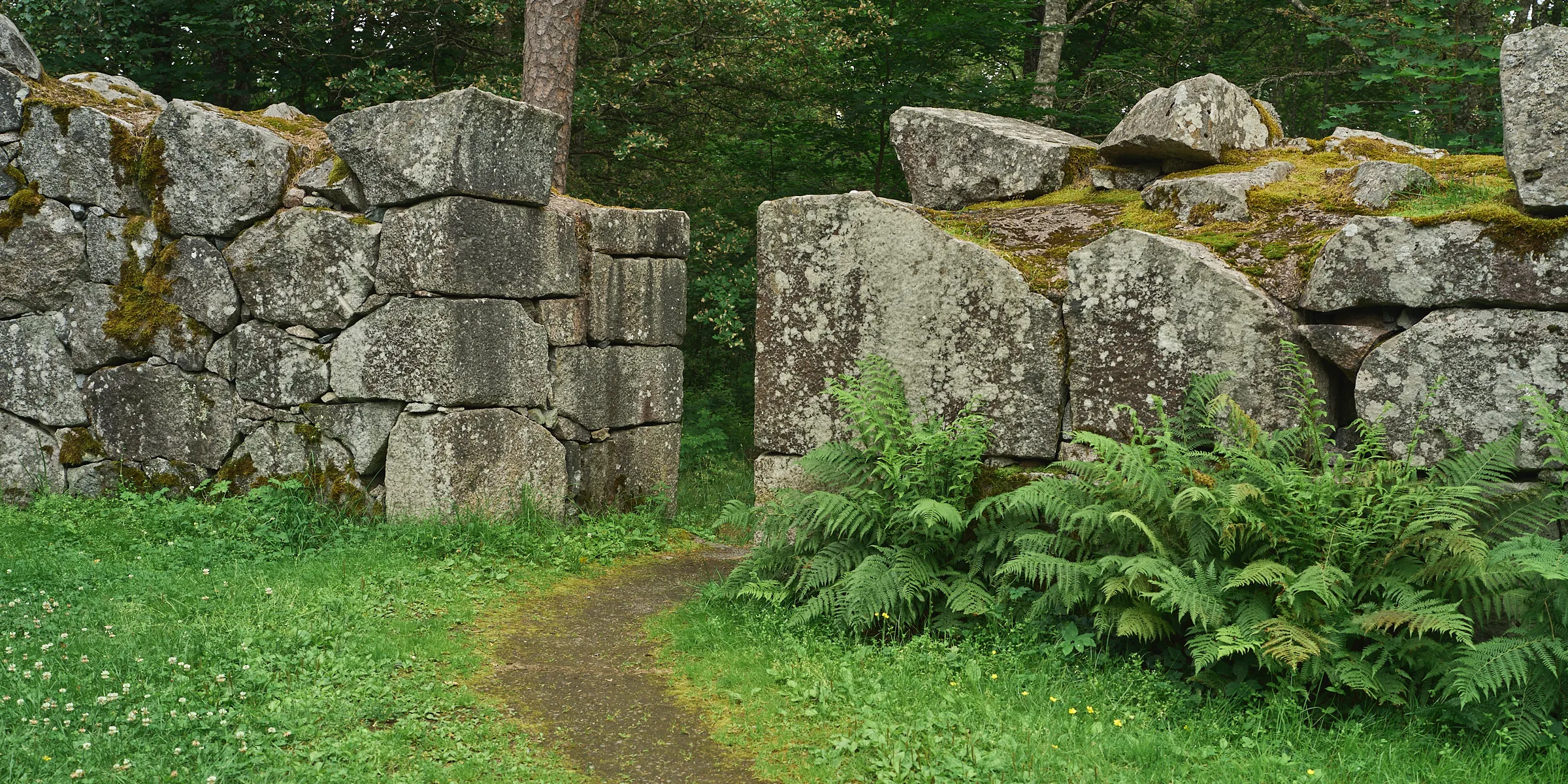 HIDDEN PLACES, Teos 086, 2026