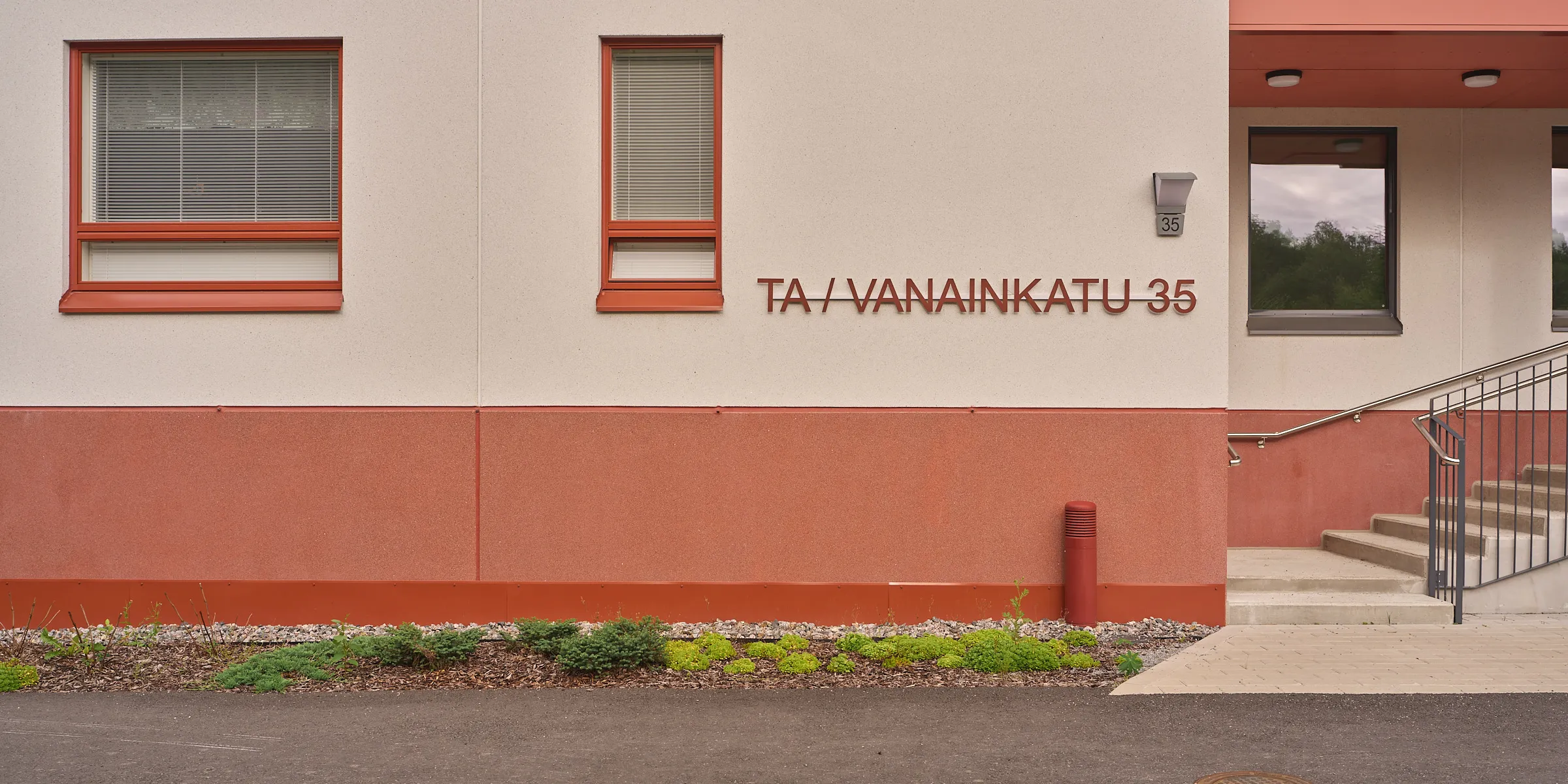 Residential facade with red-brown accents and the lettering Vanainkatu 35